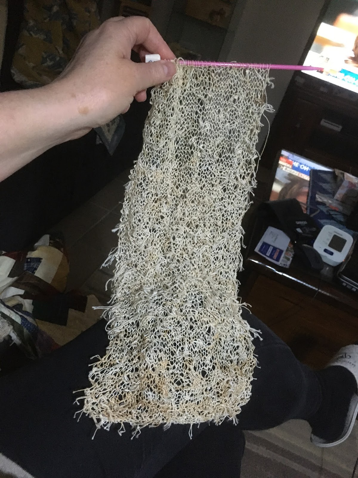 ButterZ Covid19 madness Knitting with teabag strings