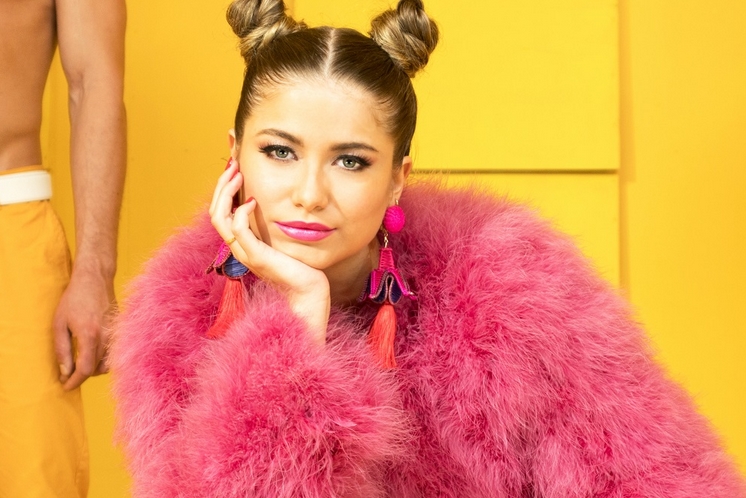 Descubra quem Ã© Sofia Reyes, a mais nova princesa do pop latino, Keeping Tr...