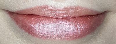 Green People Instant Definition Lip Crayon in Blossom lip swatch