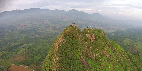 Gunung Batu Jonggol - Harga Tiket Masuk, Lokasi dan Foto Puncaknya