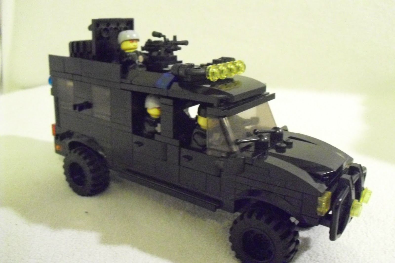 Лего SWAT БТР