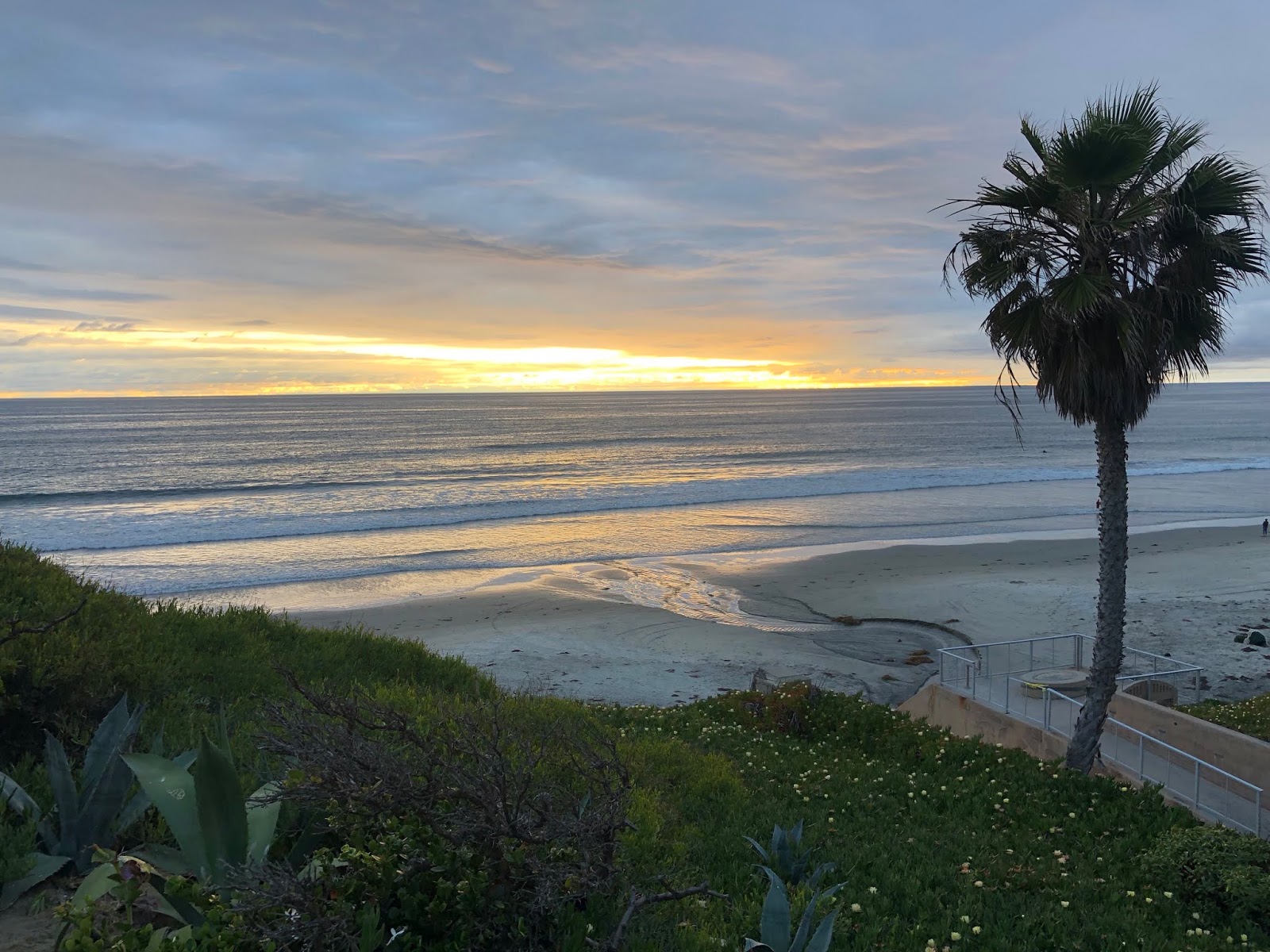 GREAT EATS HAWAII PILLBOX TAVERN AND CAFE SOLANA BEACH, CA