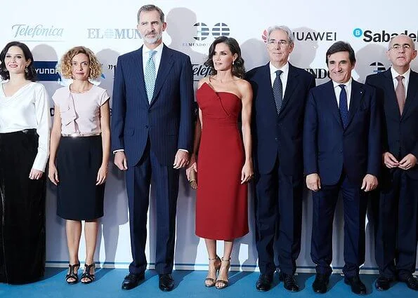 Queen Letizia wore a red midi dress by Roberto Torretta and leather gold sandals by Jimmy Choo. Carolina Herrera gold clutch