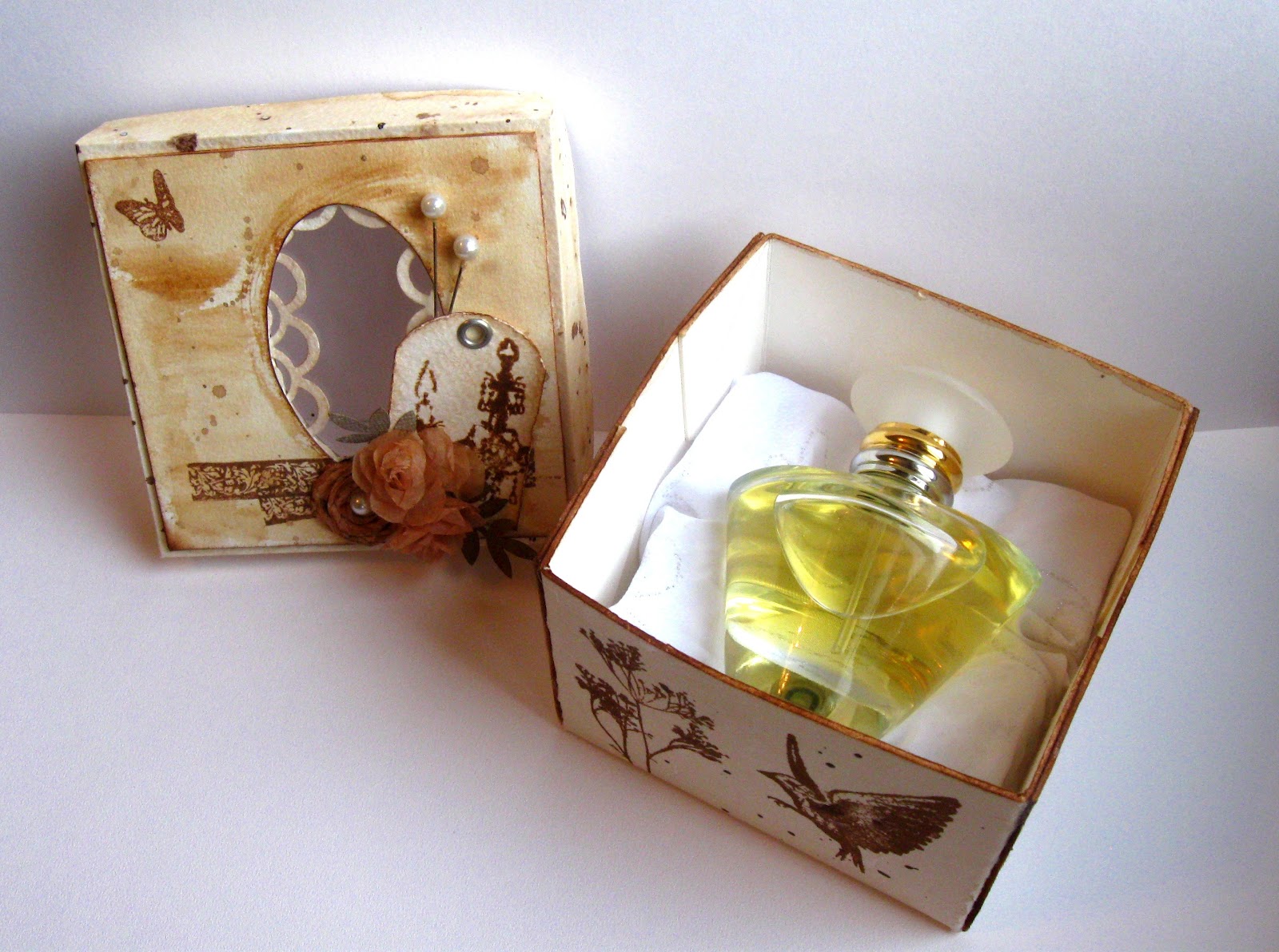 Подарила мужчине духи. Коробочки для духов. Подарочная коробка для духов. Упаковка духов. Подарочные коробки для парфюмерии.