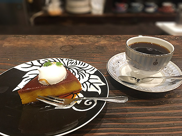 渋谷エリア随一の純喫茶『茶亭 羽當』のかぼちゃプリンと珈琲