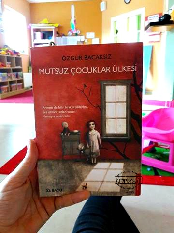 Ozgur Bacaksiz Mutsuz Cocuklar Ulkesi Kitaplara Giden Yol