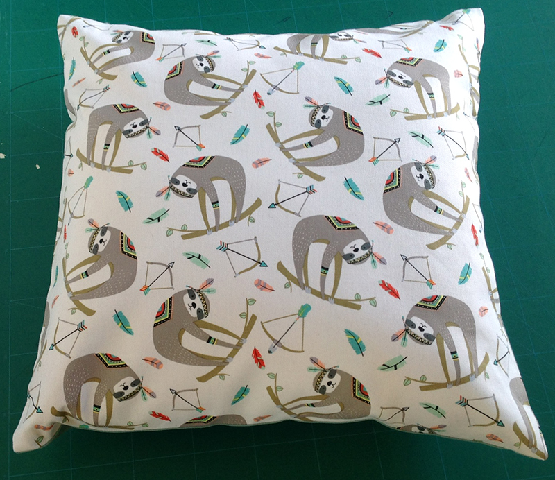 You SEW Girl Ridiculously Easy Zippered Cushion Covers (with lovely
