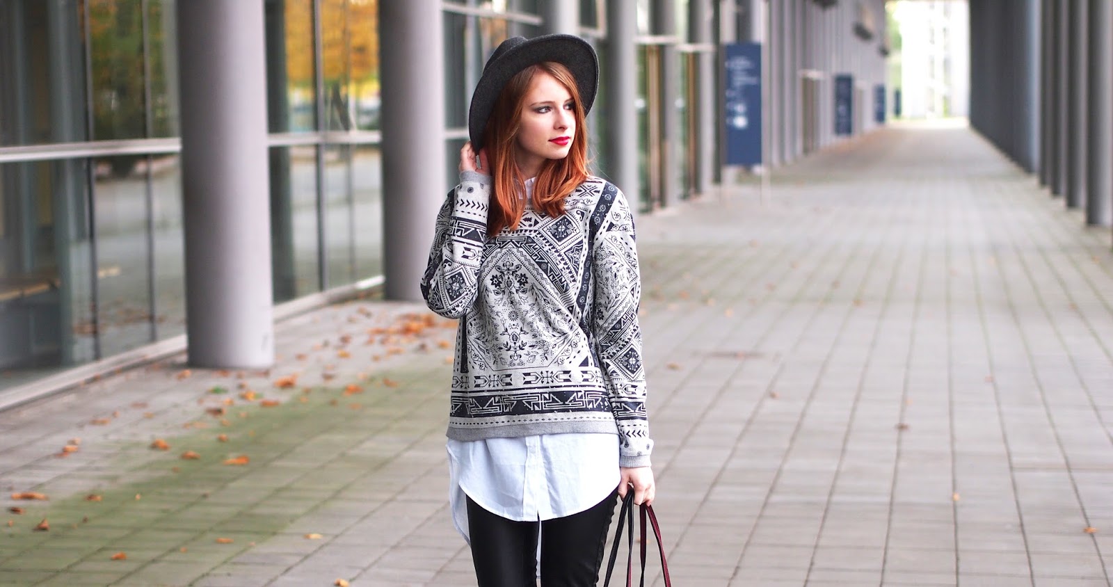 Outfit Layering Oversized Pullover Mit Weisser Bluse Kombinieren The Fashionable Blog