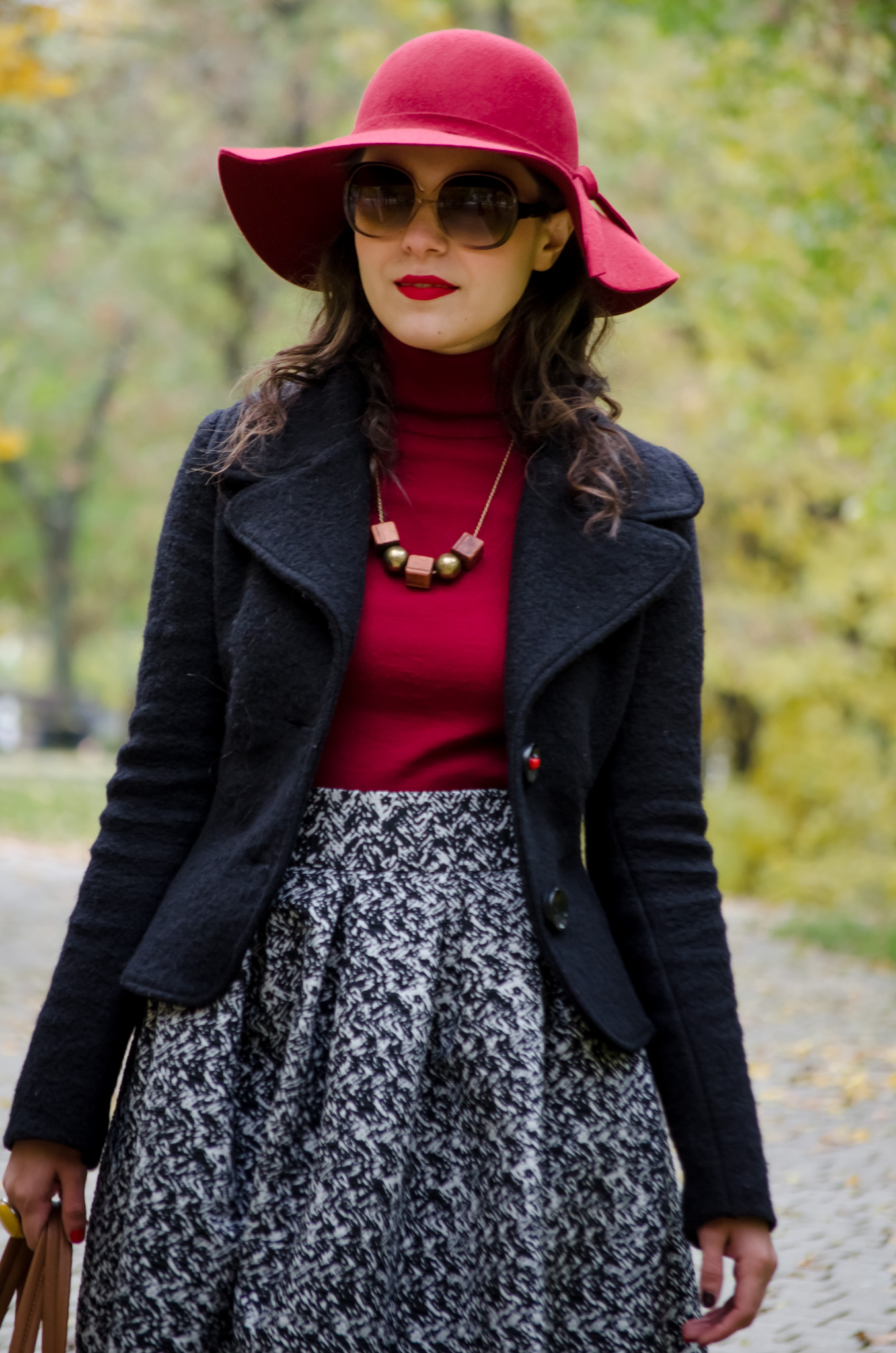 50s vibes and burgundy for fall floppy hat poema mustard shoes puffed up skirt black terranova jacket turtleneck koton over sized camel bag autumn fall park