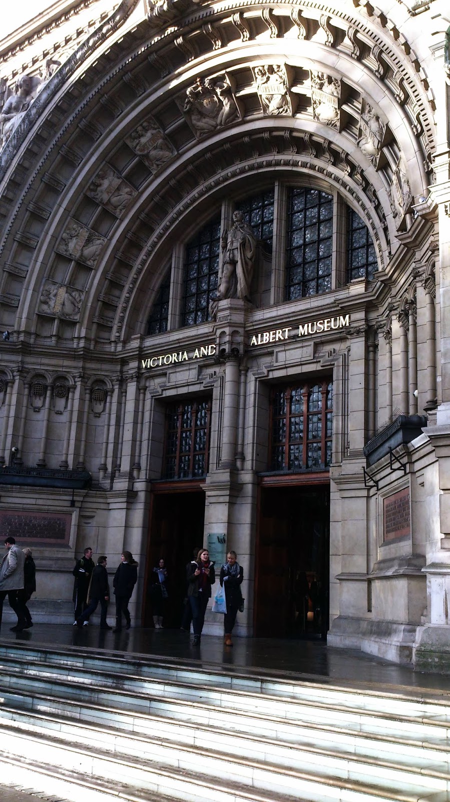 Deborah O'Hare : Victoria and Albert Museum London