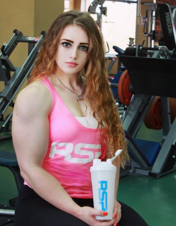 Julia Vins, Si Cewek Imut Berbadan Kekar Julia Vins, Si Cewek Imut Berbadan Kekar
