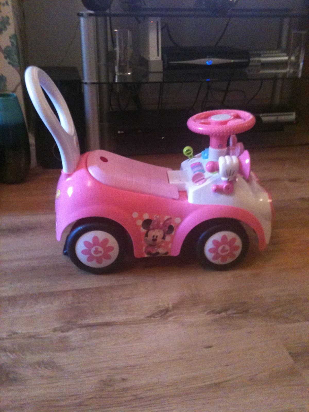 Life with Liv: Disney Minnie Mouse ride on