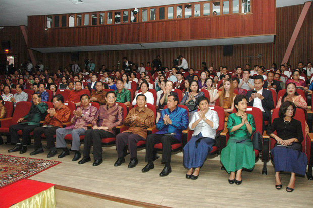 Preah Vesandor Show au théâtre Chaktomuk