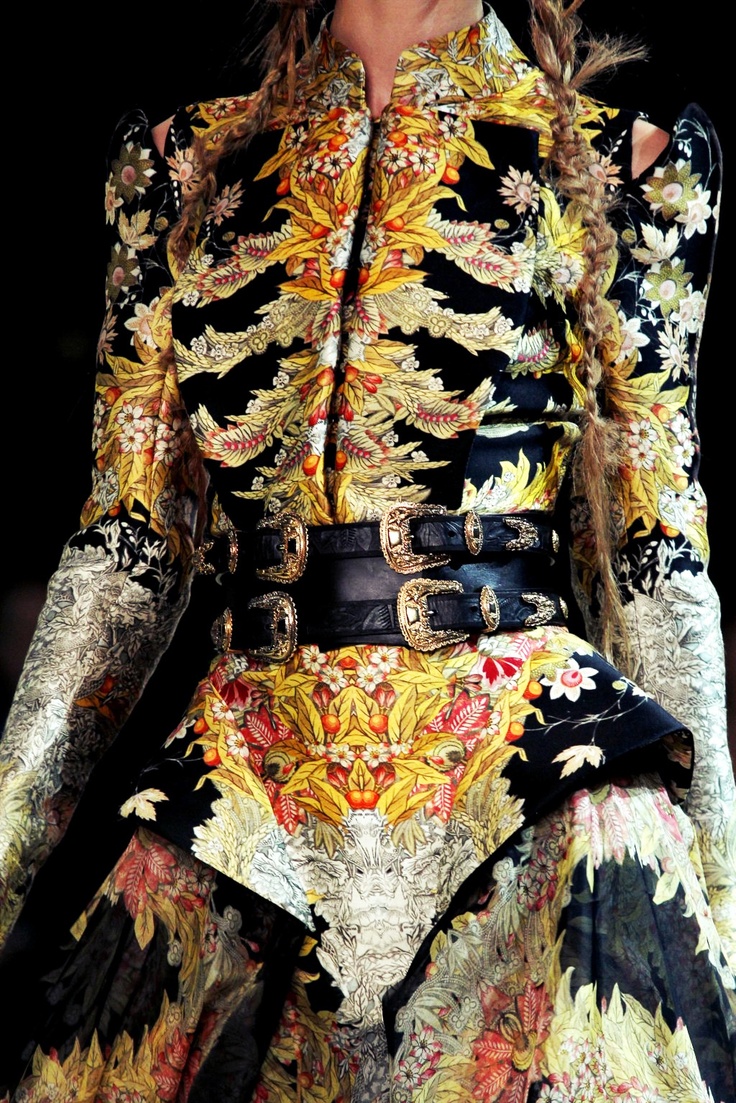 L STYLE FASHION: Fit For A Queen: The Legend of Alexander McQueen