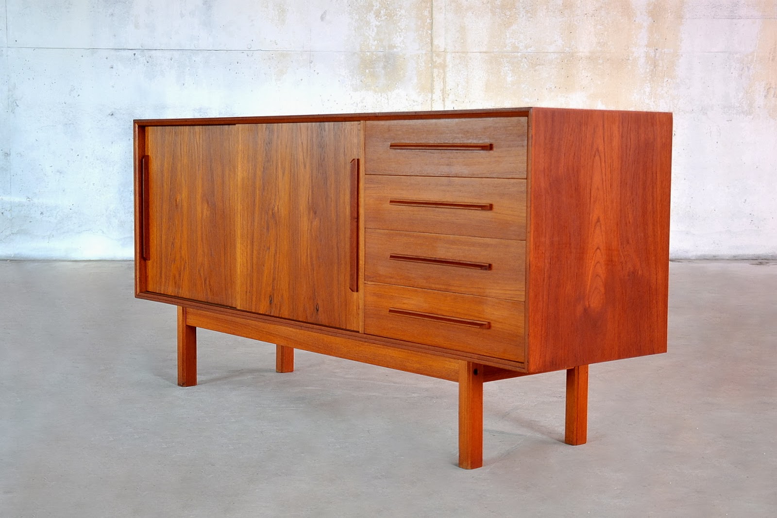SELECT MODERN: Danish Modern Teak Credenza, Bar, Sideboard or Buffet