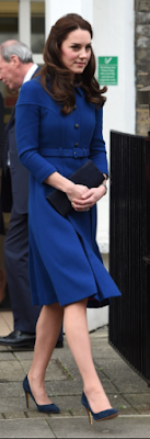 Manteau Eponine London / escarpins Rupert Sanderson / pochette Russell & Bromley