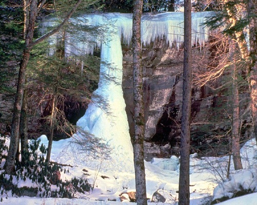 water-fall-turned-to-ice
