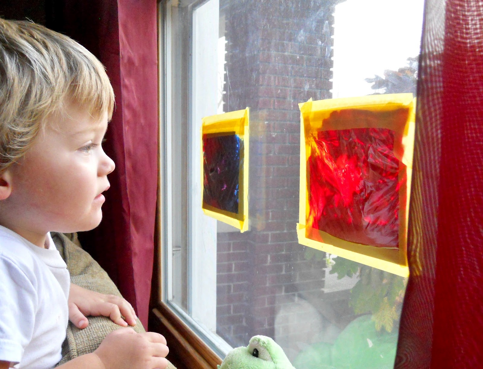 Sister See Sister Do: Busy Kids Week! Day 5 - Window Painting!