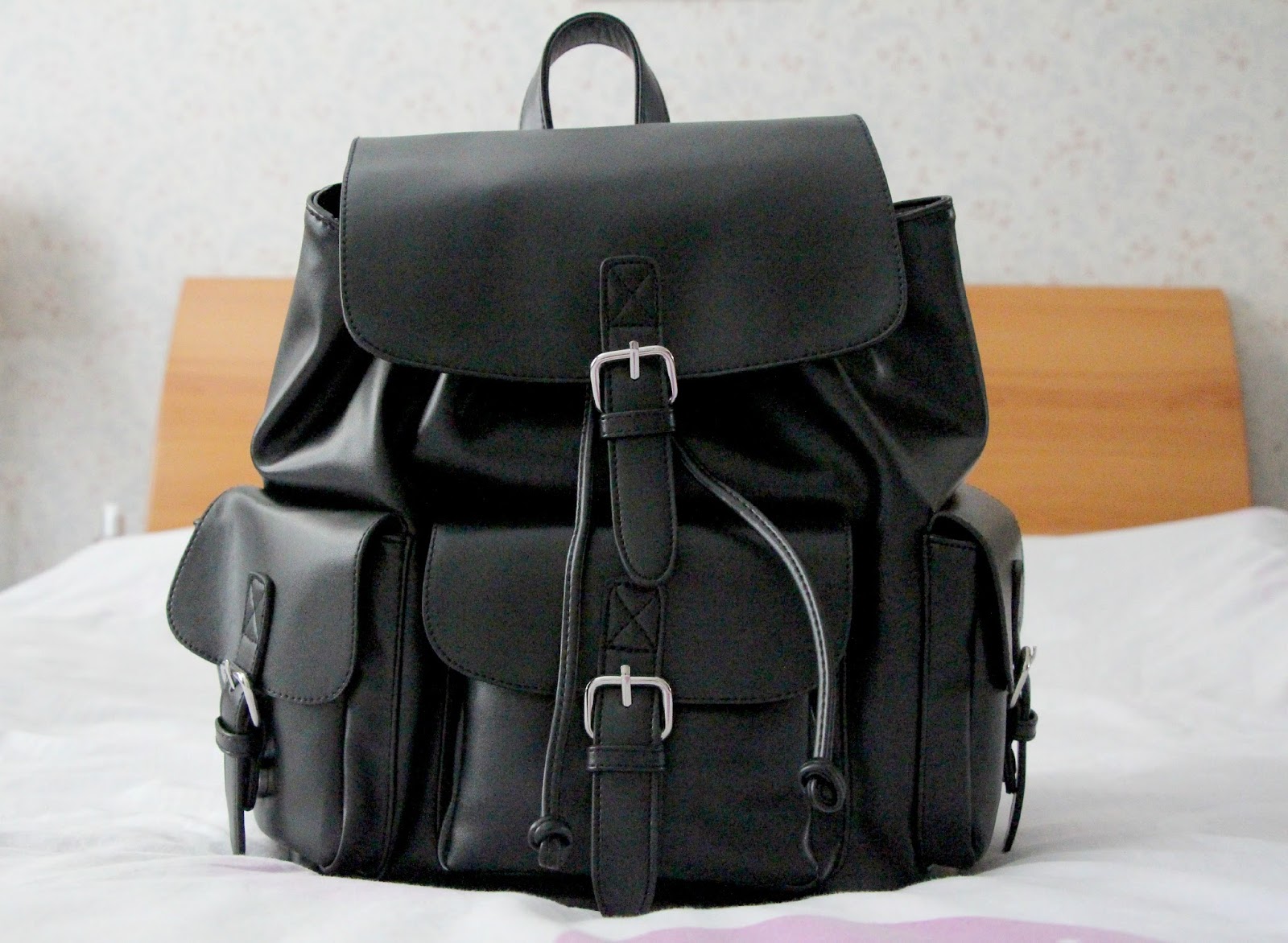 What S In My School Bag College Edition Feat Forever21 What S In My School Bag College Edition Feat Forever21