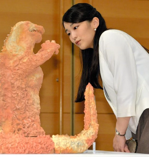 Princess Mako attended opening ceremony of the International Ceramics Festival and visited the Mosaic Tile Museum