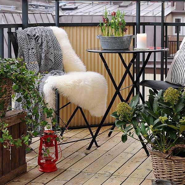 How to decorate A small Balcony ?