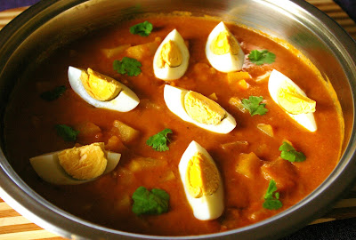 curry wegetariańskie z ziemniakami i jajkami