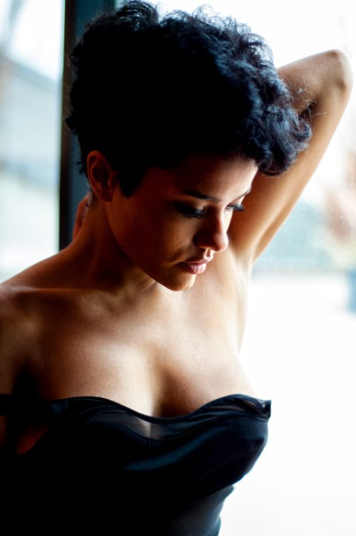 As lindas e sensuais modelos de cabelos curtos na fotografia de Metin Demiralay Metin Demiralay 500px arte fotografia mulheres modelos sensuais fashion beleza cabelos curtos