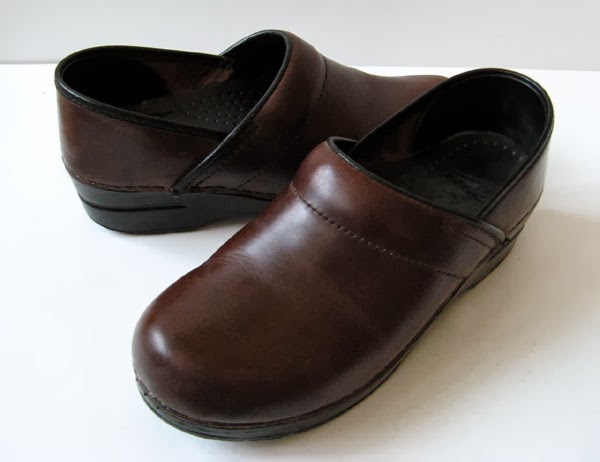 DANSKO BROWN LEATHER PROFESSIONAL WORK CLOGS WOMENS SIZE 8.5 39