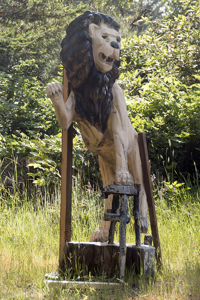 Photographing Oregon Funny Yard Art