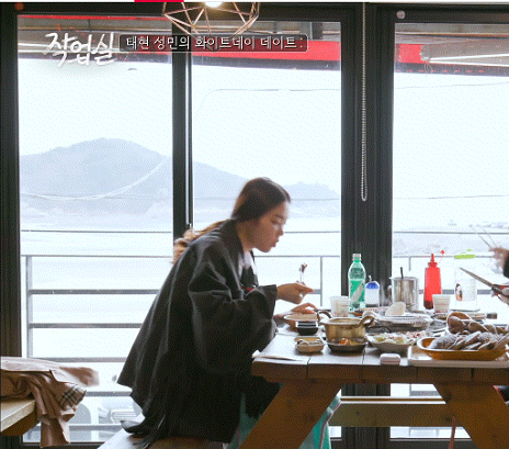 욤뇸뇸 잘 먹는게 귀여운것 같은 작업실 고성민,gif | 인스티즈