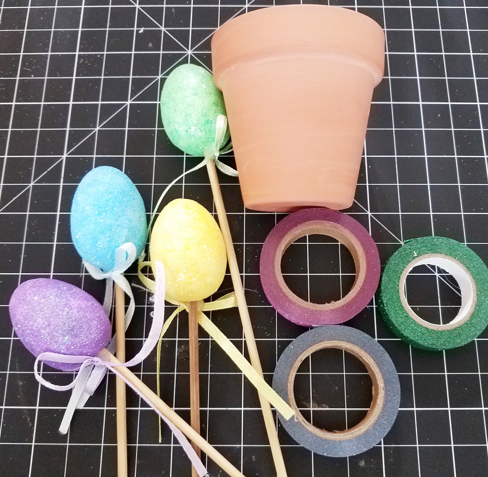 Erin Reed Makes Easter Eggs in a Pot Kids Craft