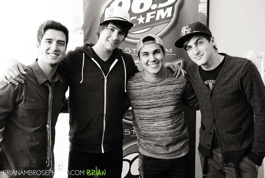 Big time rush famous обложка. Биг тайм раш обложка. Big time rush famous обложка. Big time rush текст. Биг тайм раш worldwide.