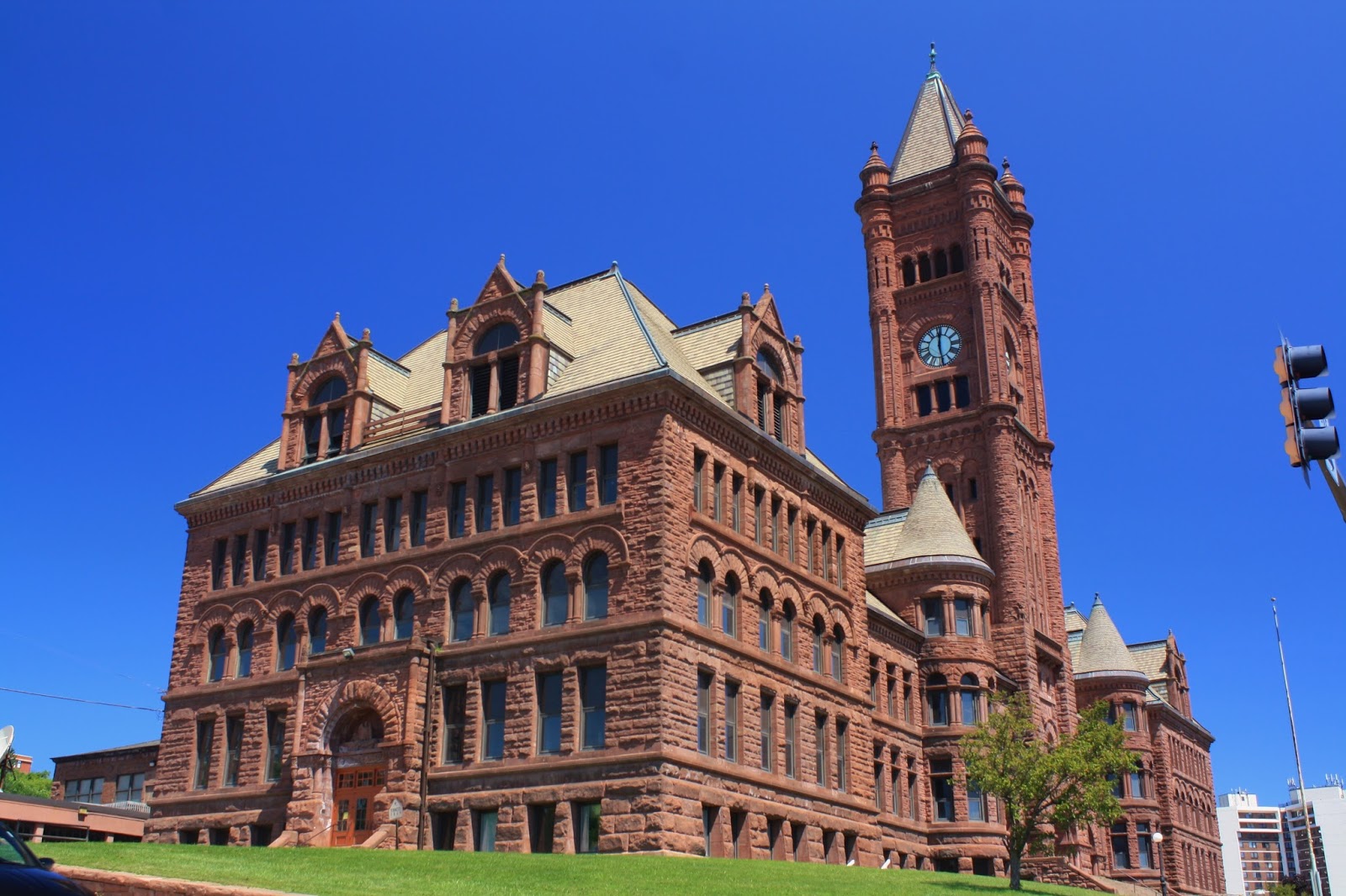 Nomadic Newfies Duluth Architecture