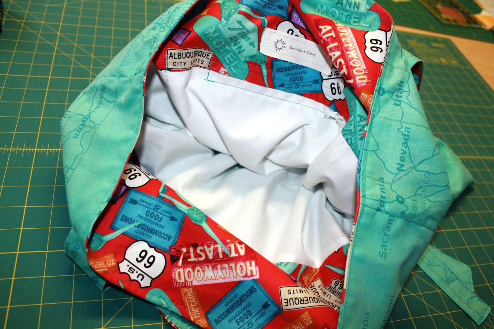 SunShine Sews... The Cinch Bag