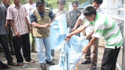 Protes Kepala Koperasi Dirgantara, FAS Bakar Baju