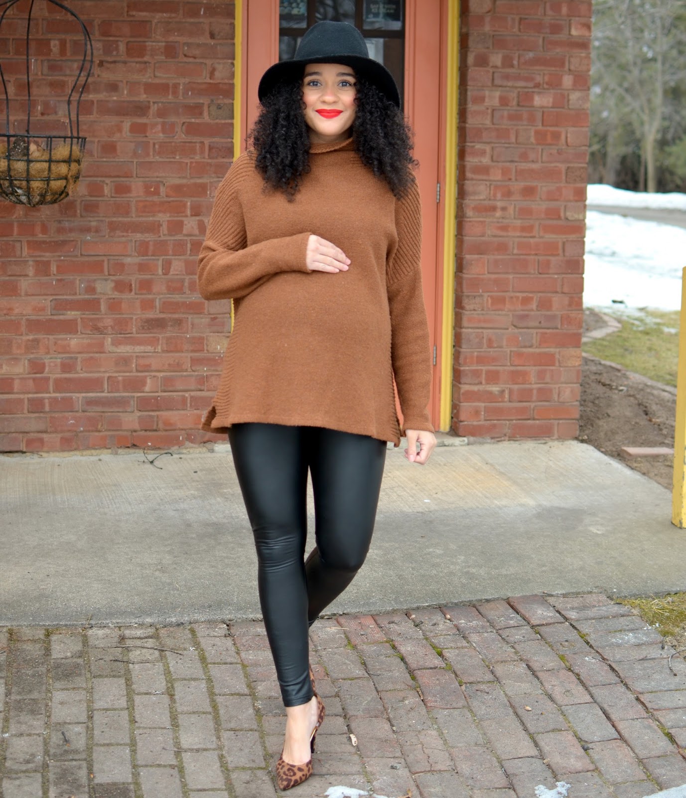 What To Wear With Brown Leather Leggings On It's Neck