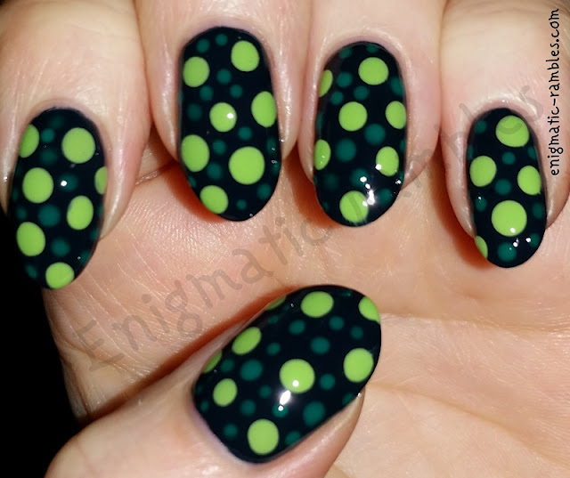 green-dots-dot-dotting-nail-nails-art