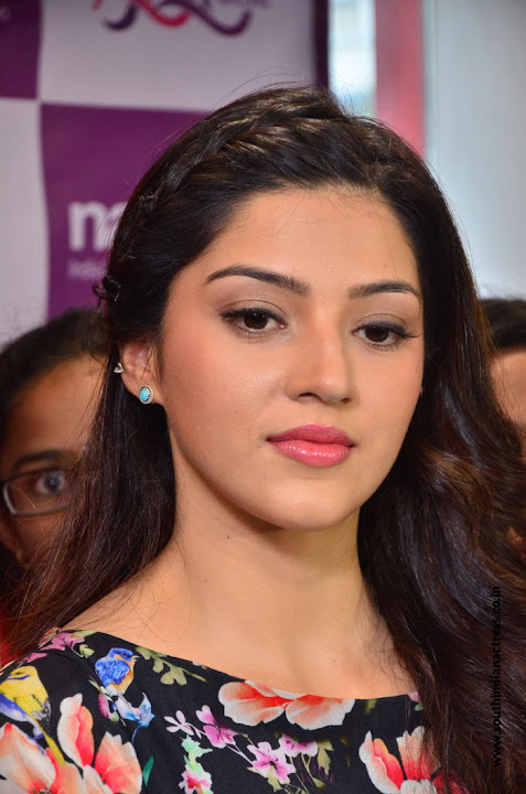 Mehreen Pirzada at Naturals Salon launch