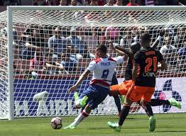 El Valencia hunde más al Granada (1-3)