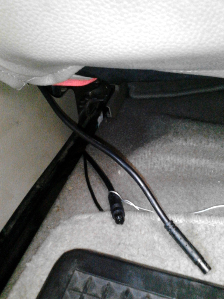 DIY Pasang Headrest Monitor di Grand Livina {eltisatya}