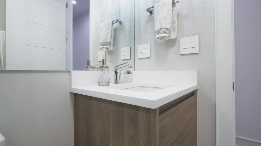35 Interior Design Photos vs. 3046 N Ashland Ave Unit 1, Chicago Luxury Townhome Tour