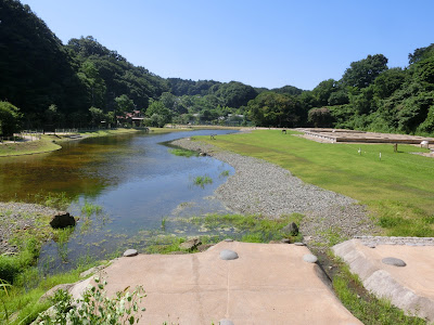 �i������