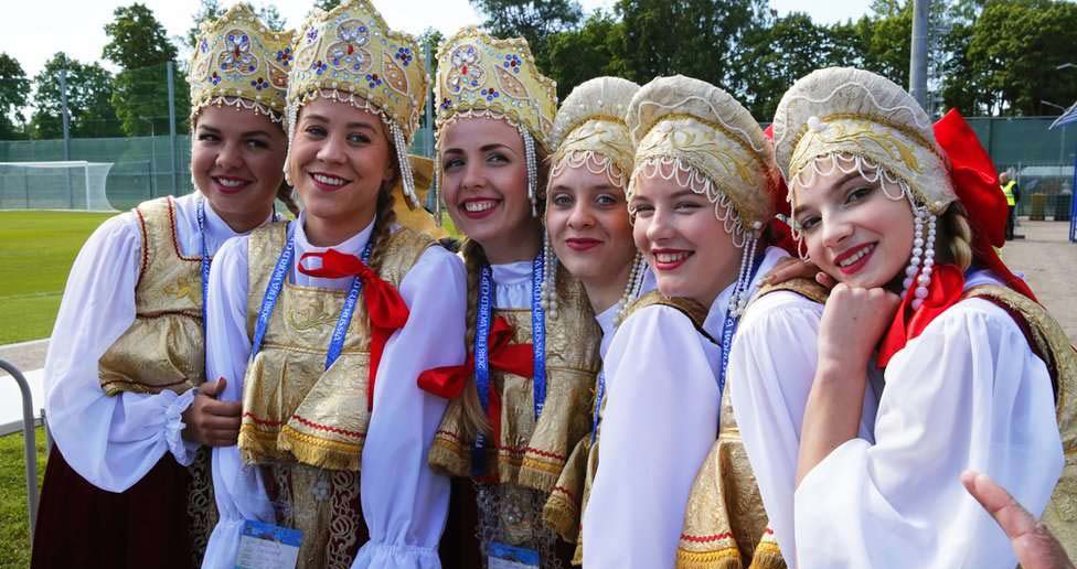 Deputada pede a russas que não façam sexo com estrangeiros para evitar 'filhos mestiços'