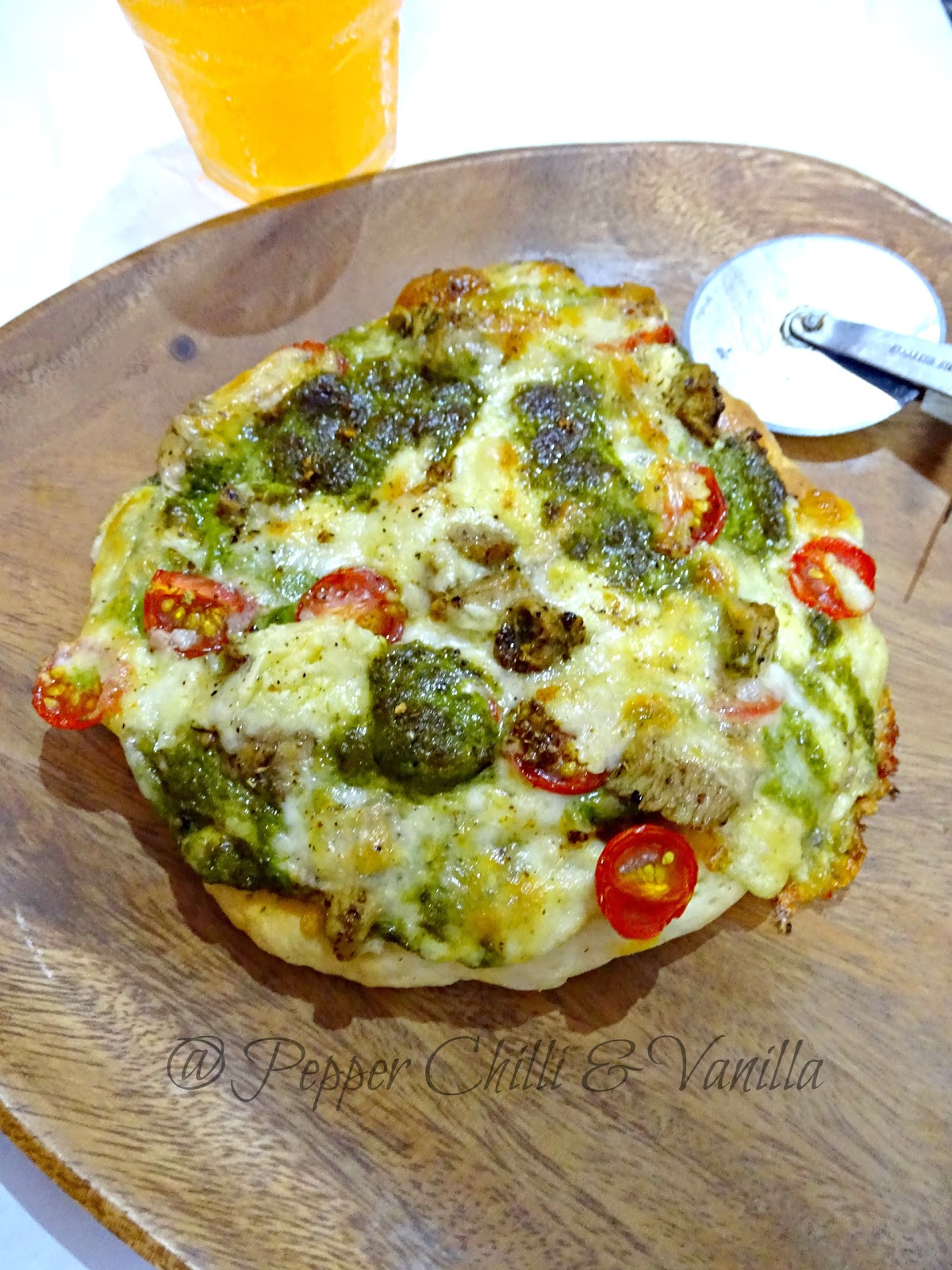 Pesto Chicken Pizza/Pesto Chicken and Mushroom Pizza Pepper, Chilli