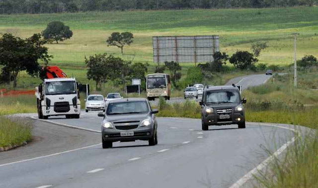 Justiça volta a permitir multa a quem dirigir com farol desligado de dia em rodovias 5