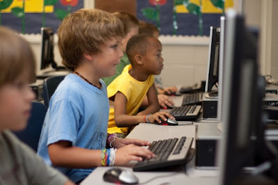 Disini Tempat yang Tepat untuk Belajar Bahasa Inggris Semua Usia Disini Tempat yang Tepat untuk Belajar Bahasa Inggris Semua Usia