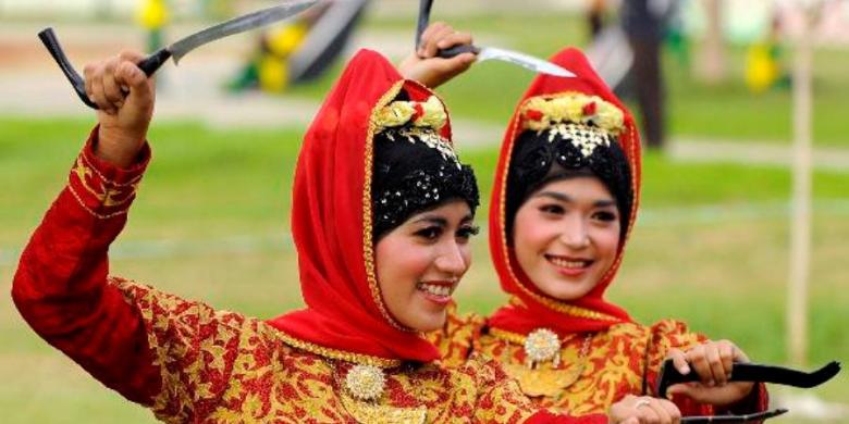 Senjata Tradisional Rencong Asal Aceh 