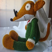 http://amigurumilacion.blogspot.com.es/2013/12/amigurumi-geronimo-stilton.html