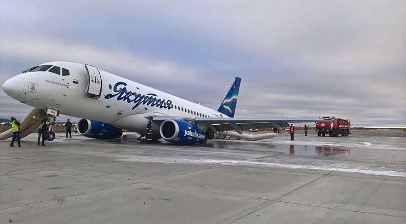 Aereo Yakutia Airlines perde il carrello durante l'atterraggio in Russia.