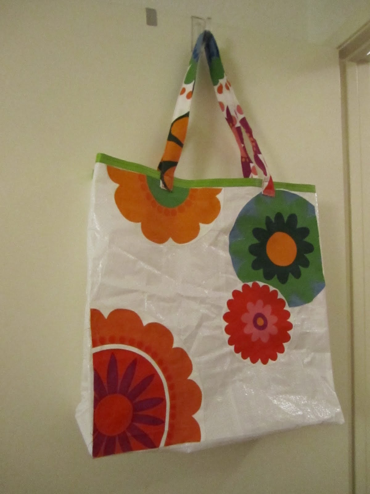 ... you can use this tutorial to make a beach bag out of any material